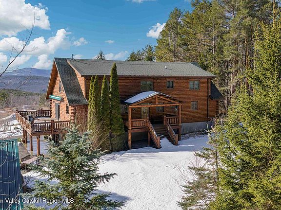 5th image of 406 Cheese Hill Road