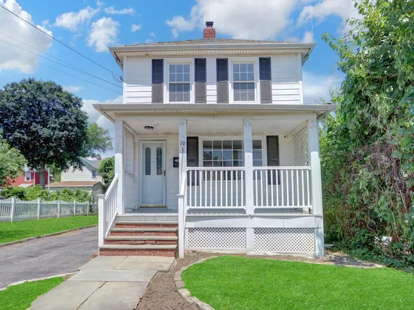 10 Valentine Street, Glen Cove, NY 11542