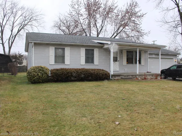 2067 Isabell Dr, Troy, MI 48083