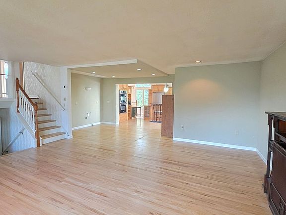 4th image of 1820 Country Club Dr
