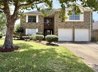 223 Almond Dr, Lake Jackson, TX 77566