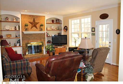5th image of 155 Kenton Pl