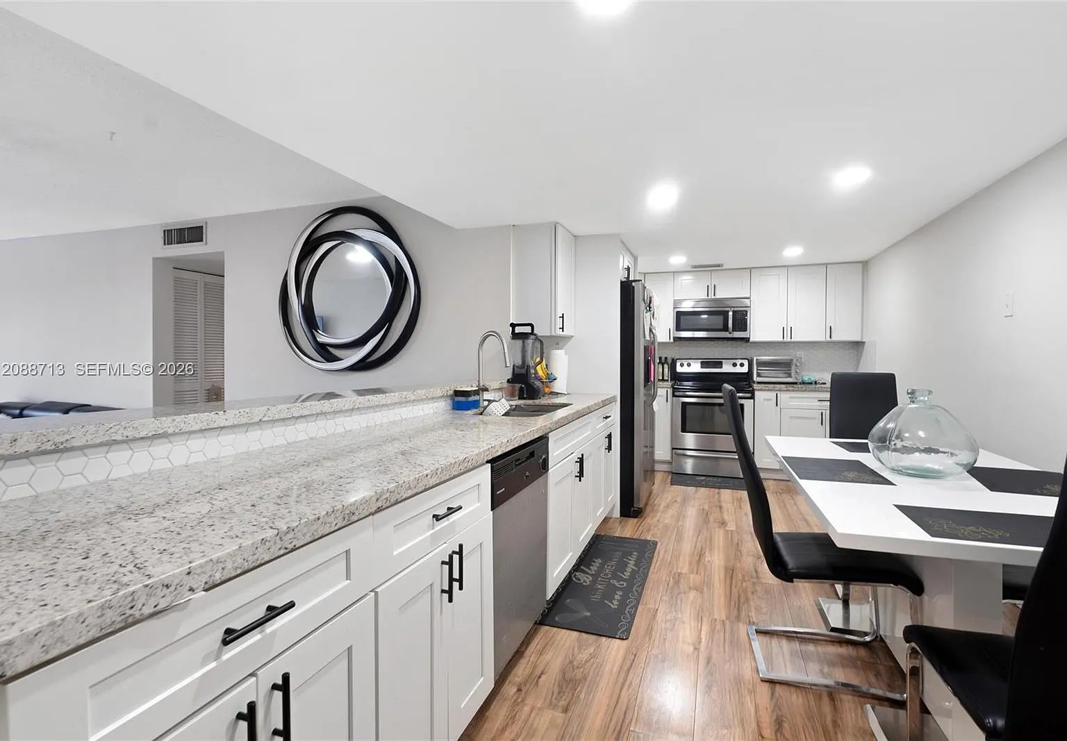 The Leeward Condo — Photo 4