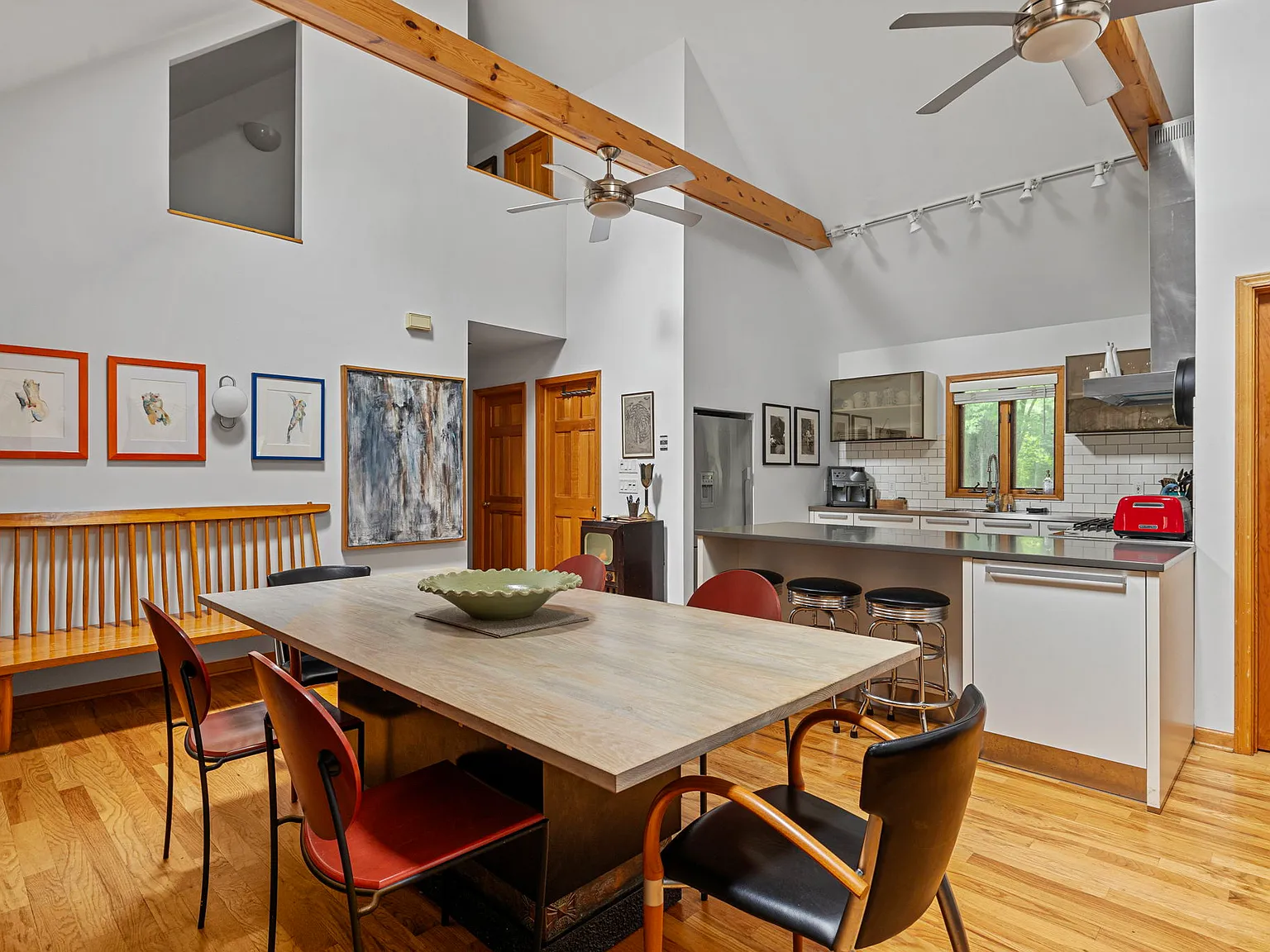 5 bed, 2200 sqft, $24,800 — Photo 4