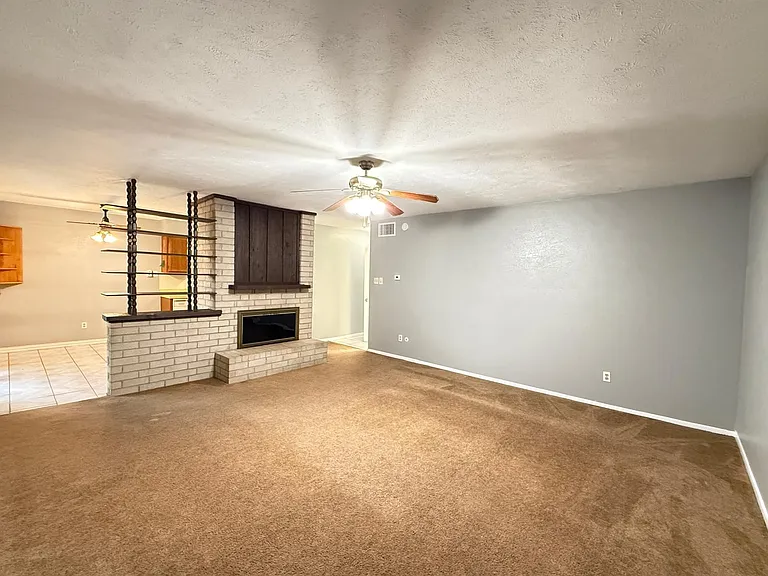 3111 Primrose Ln — Photo 3
