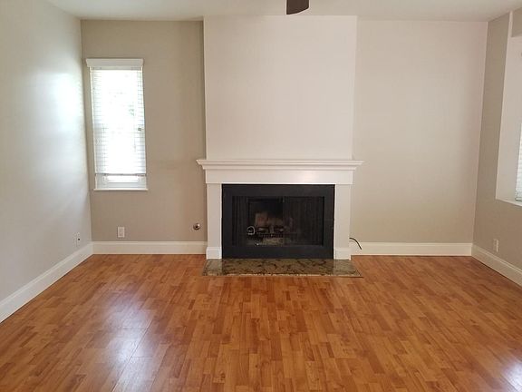 Living Room with fireplace