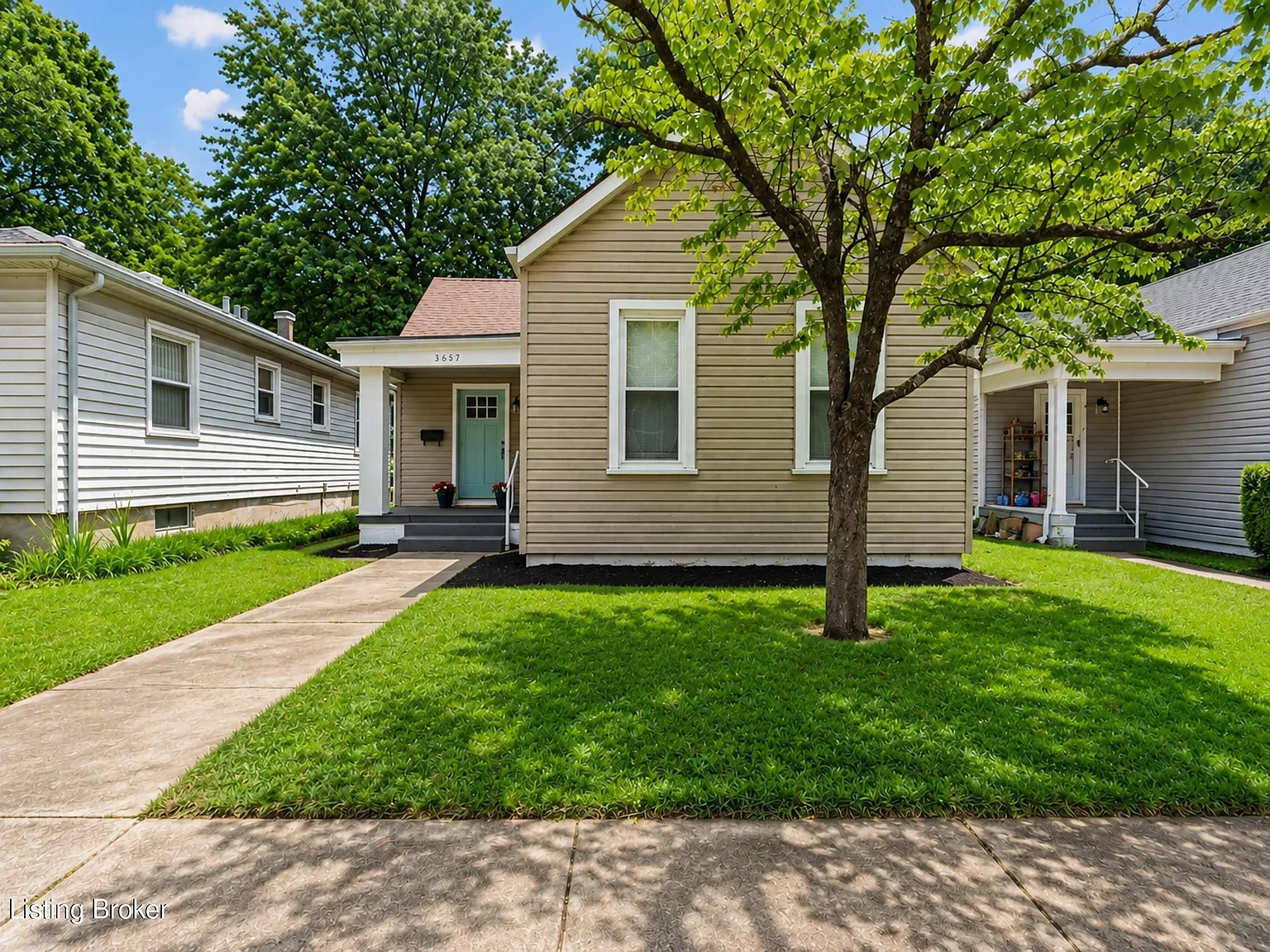 2 bed, 1.0 bath, 976 sqft, $1,400 — Photo 1