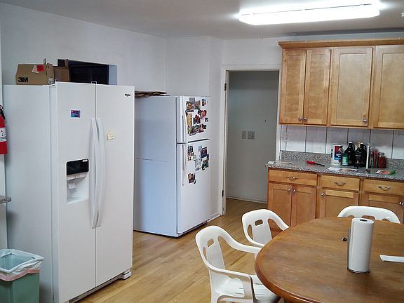 5th image of 2870 Oakdale Dr #1 & 4