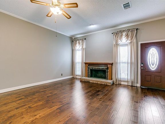 5th image of 425 Adelaide Dr