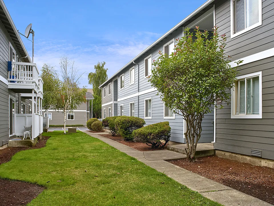 Irwin Park apartments community photo