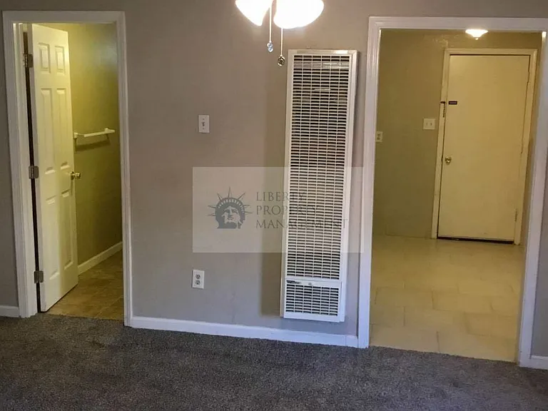34 E 4th St #B — Photo 4