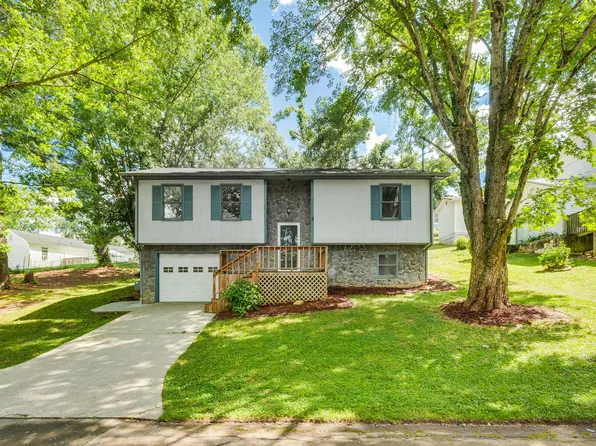 1205 Idlewylde Cir, Johnson City, TN 37601