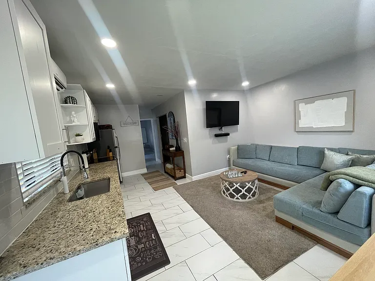 430 NE 1st Ave #A — Photo 5