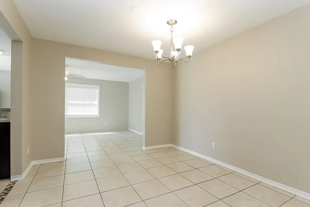 3 bed, 2.0 bath, 1628 sqft, $3,085 — Photo 4