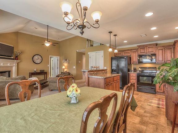 4th image of 5909 Covent Ln