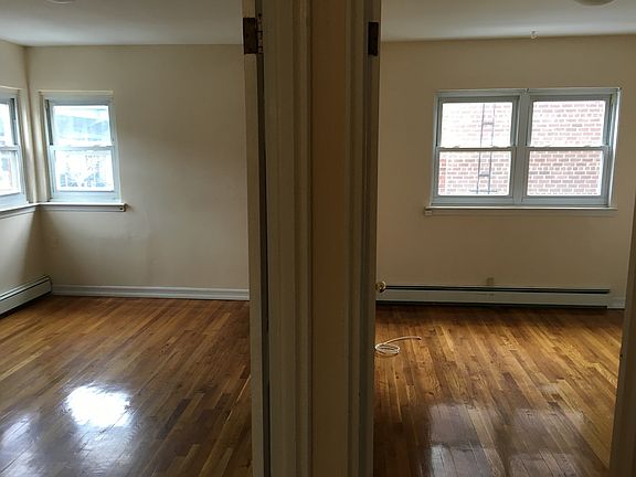 2nd image of 2501 Crescent St