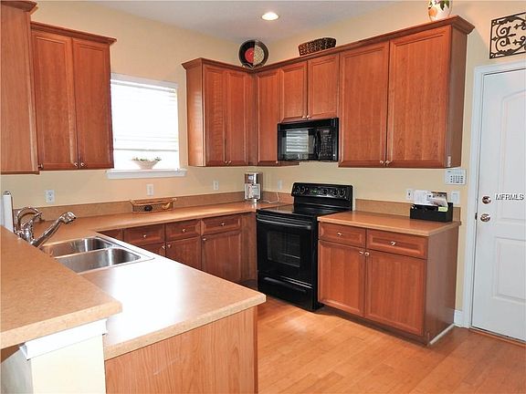 2nd image of 832 Ellwood Ave #E