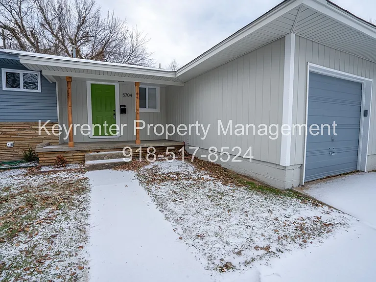 5704 E 30th Pl — Photo 2
