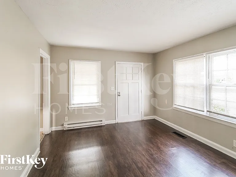 1823 Lee St — Photo 10