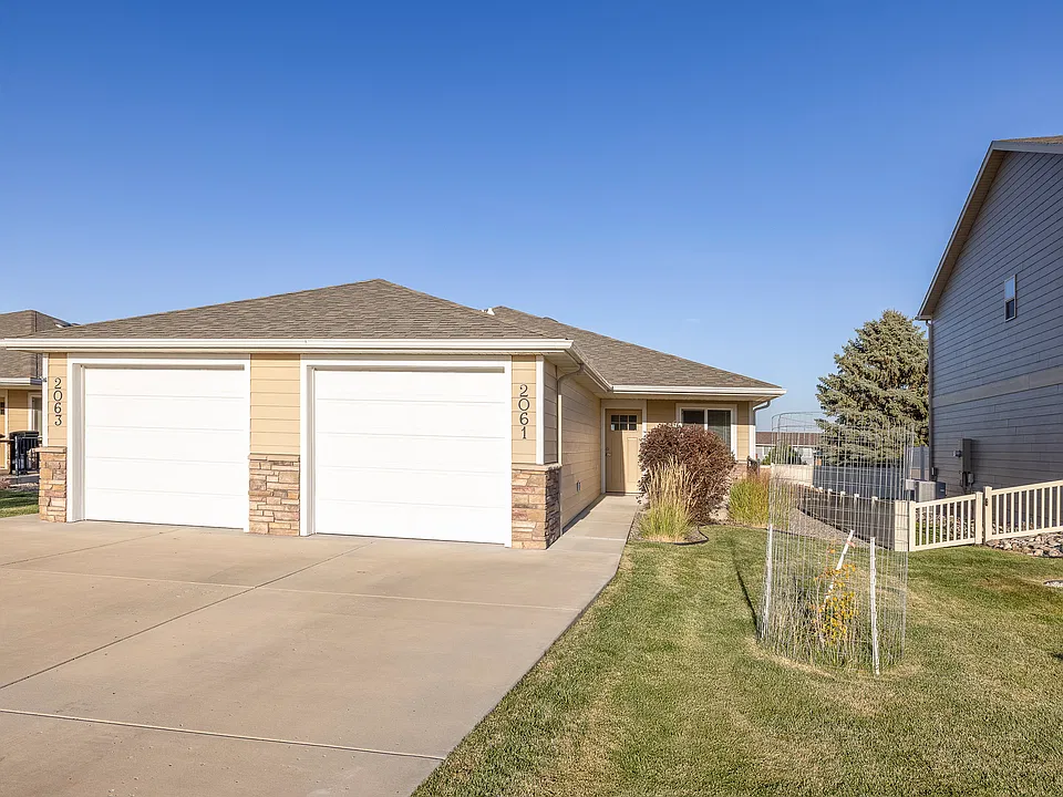 2061 Lake Hills Dr