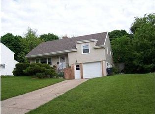1070 Lockridge Dr NE, Grand Rapids, MI