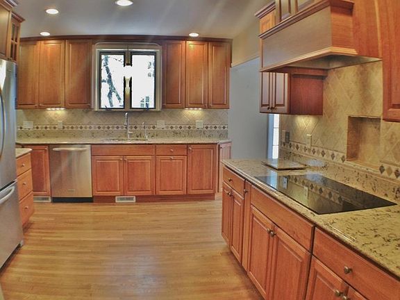 5th image of 15702 Aldersyde Dr
