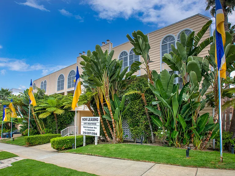 Cape Brentwood — Photo 3
