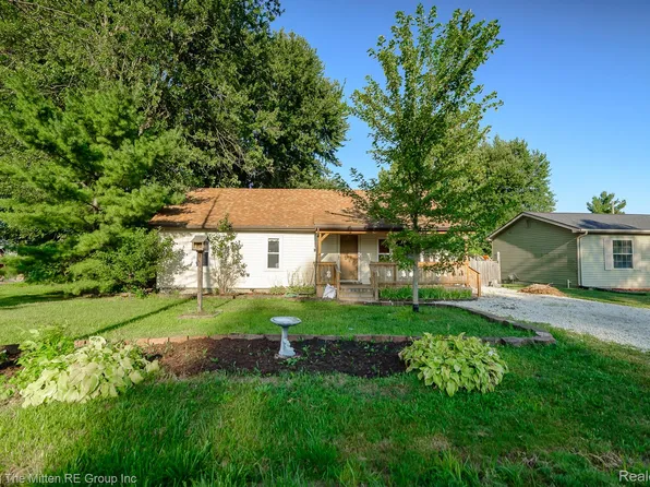 26247 Weigel Rd, New Boston, MI 48164