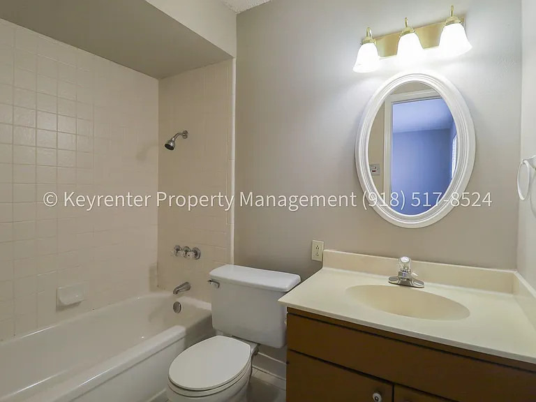 6135 - 6137 S Troost Ave Duplex — Photo 12
