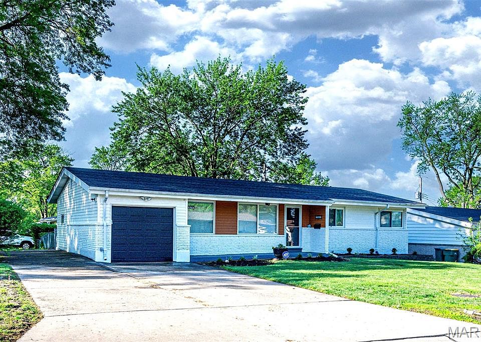 1st image of 2284 Luxmore Dr