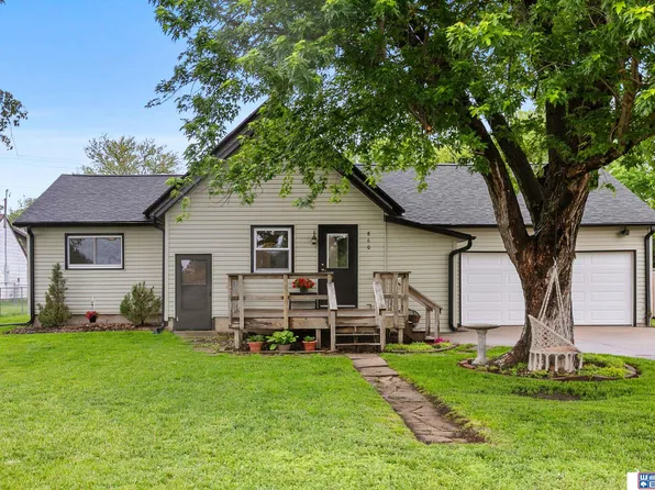 860 1st St, Utica, NE 68456