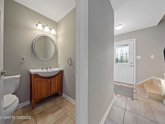 5th image of 8209 Meadowwood Ave