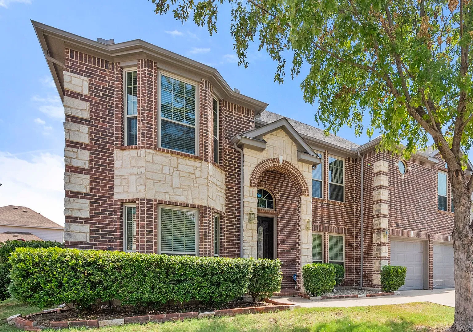 5 bedroom, 3 bath home in highly sought after Villages At Spring Lake Community — Photo 4