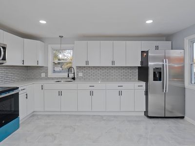 28 Florida Dr, Agawam, MA, 01001
