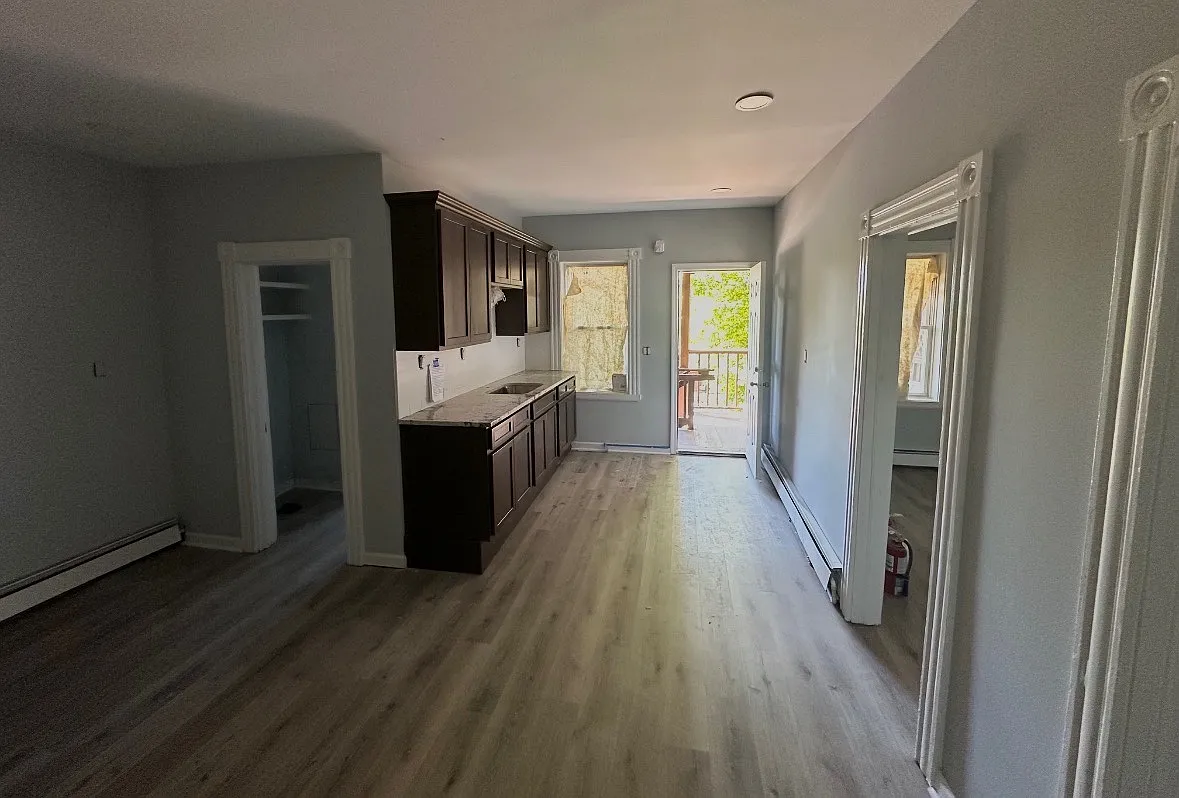 3 bed, $1,900 — Photo 3