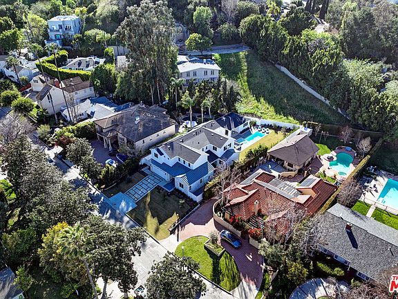 3rd image of 4241 Woodcliff Rd