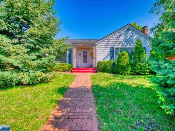 905 E Howard St, Hibbing, MN 55746