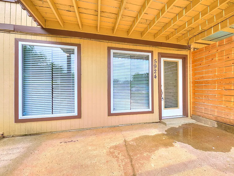 5924 W Hefner Rd — Photo 10