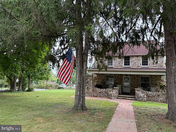 3rd image of 798 Valley Rd
