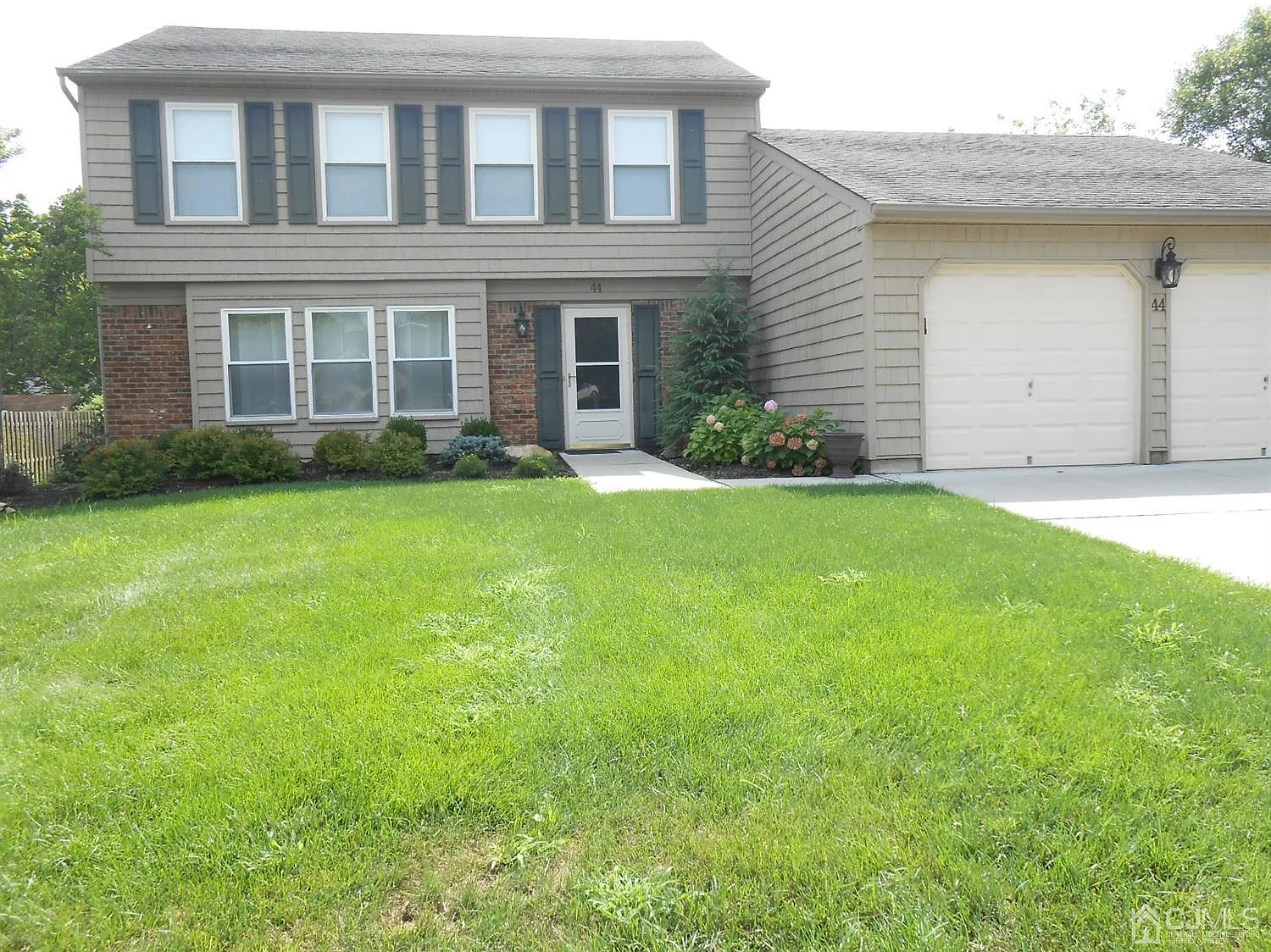 44 Wintergreen Ave E photo 1