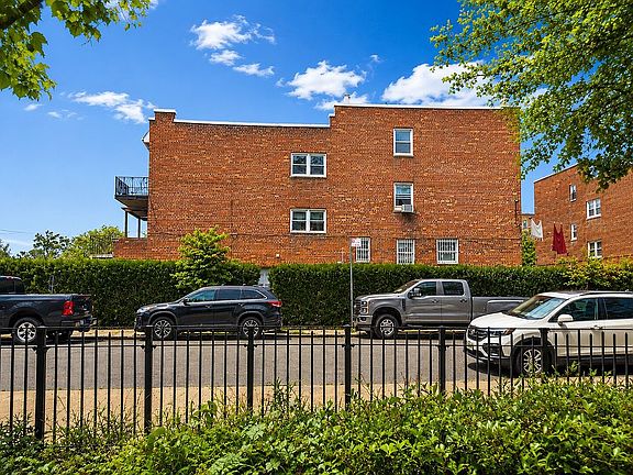 3rd image of 2621 Benson Ave