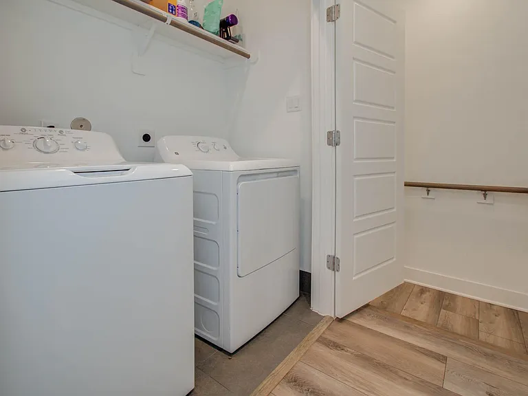 970 Highland Sound Ln — Photo 23