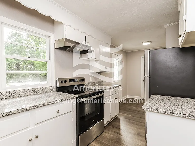 1896582_005_kitchen_6.jpg