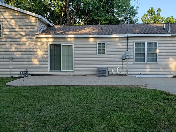 5th image of 640 Koronis Ave
