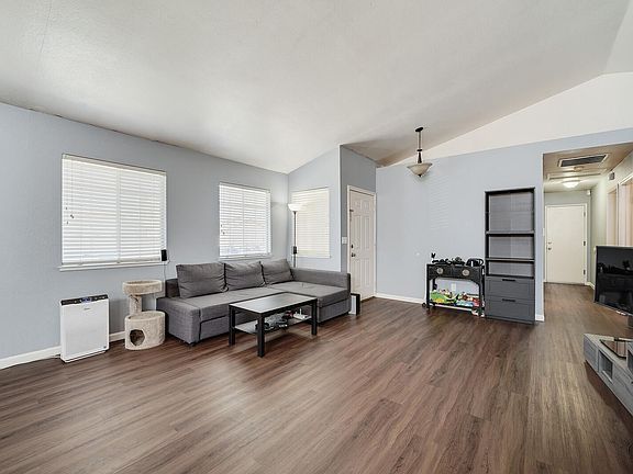 5th image of 351 Bottlebrush Ct