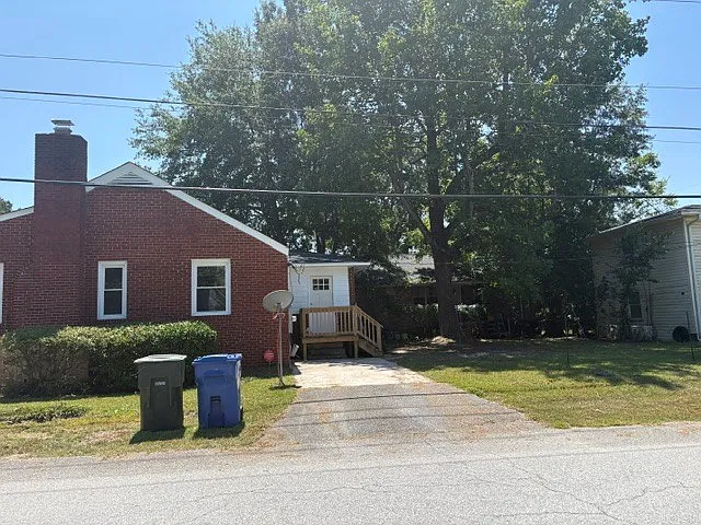 2 bed, 1.5 bath, 1200 sqft, $1,500 — Photo 2