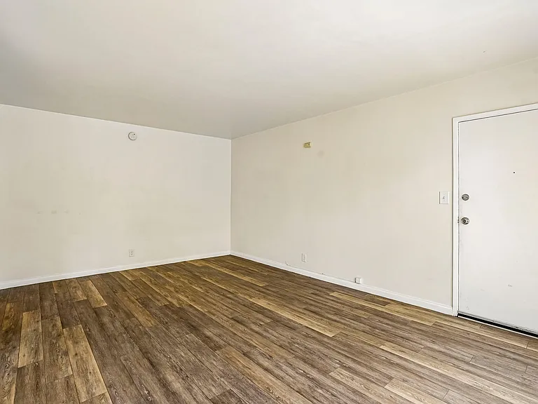 3867 Potomac Ave. — Photo 22