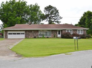 105 E 12th St, Yellville, AR 72687