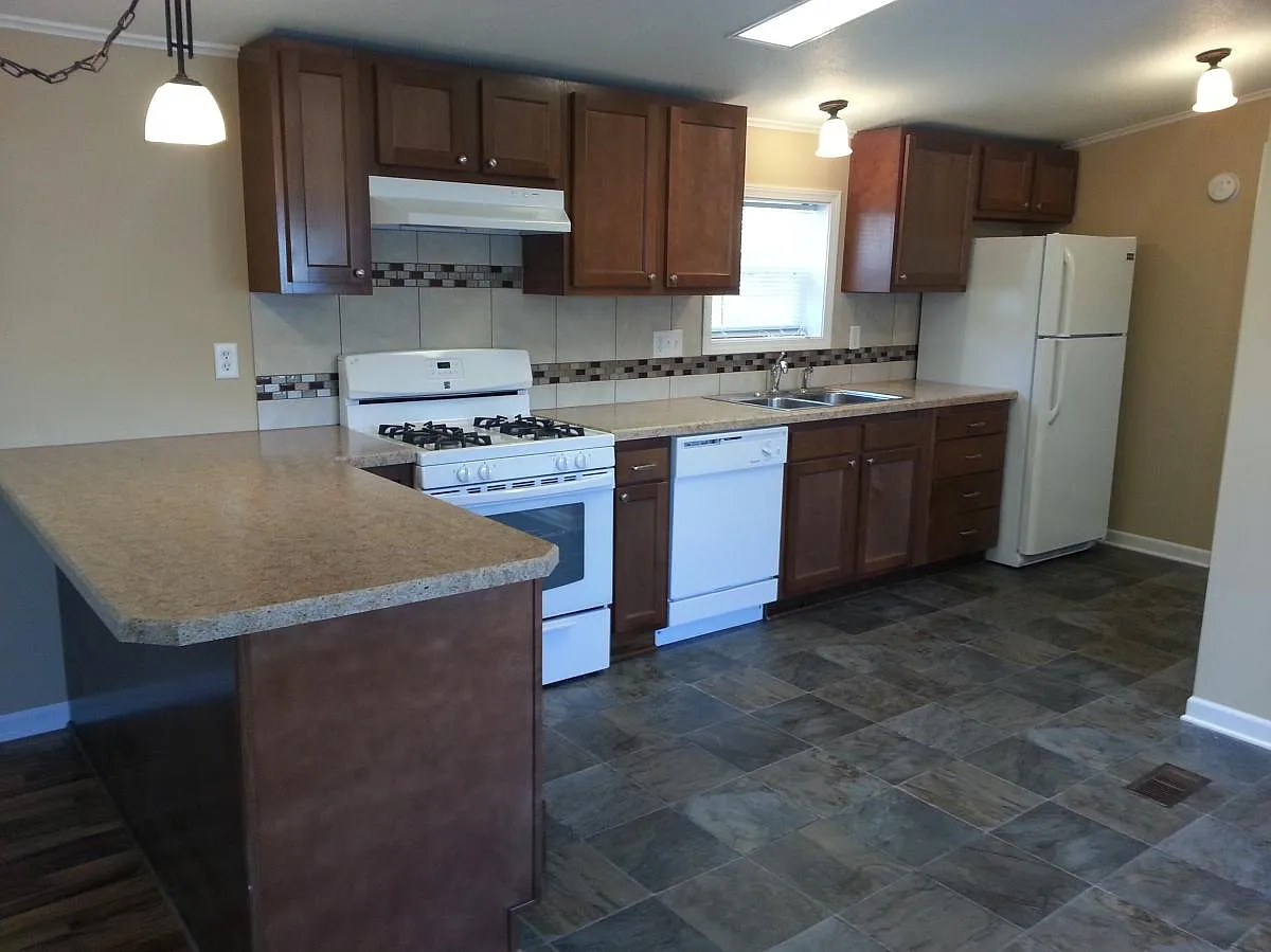 3 bed, 1216 sqft, $1,200 — Photo 4