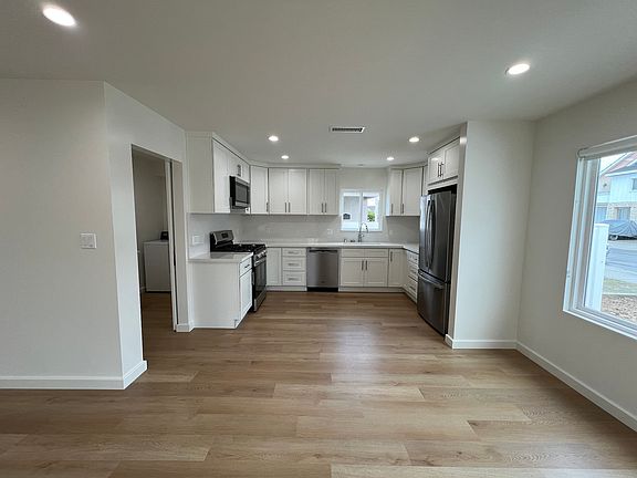 4th image of 4812 W 138th St